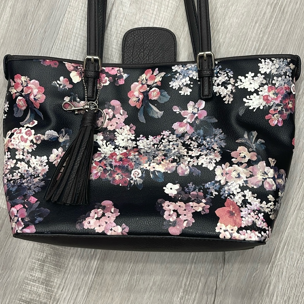 Bueno, spring purse